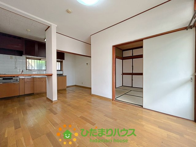 羽生市上岩瀬1期　中古一戸建ての居間・リビング