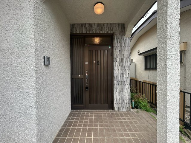 羽生市上岩瀬1期　中古一戸建ての玄関