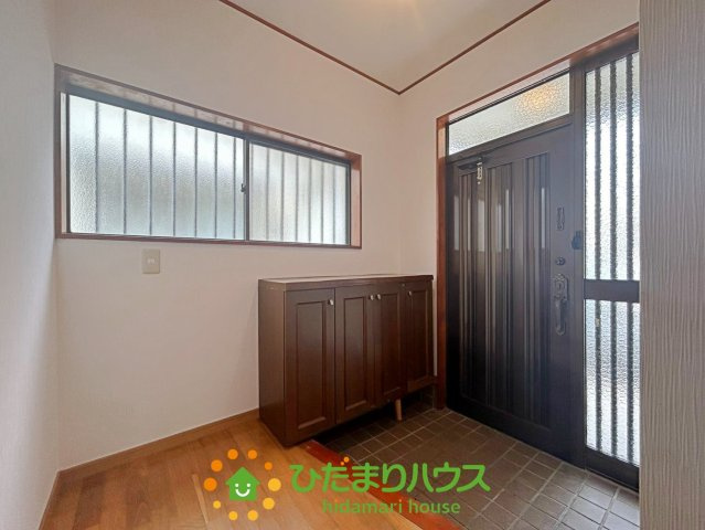 羽生市上岩瀬1期　中古一戸建ての玄関