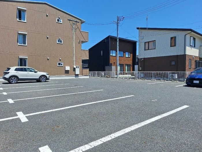 ボンシック１番館の駐車場
