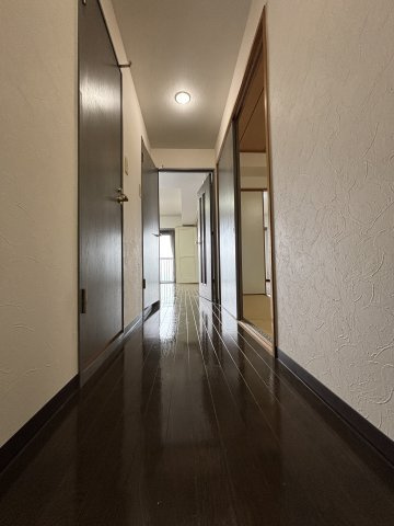 ライオンズマンション熱海のその他|玄関から見た室内