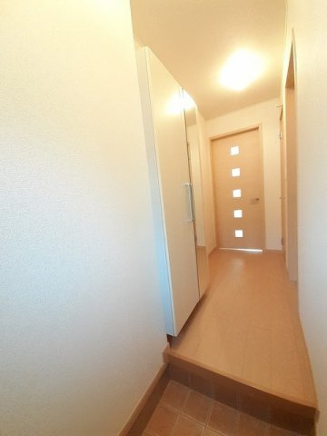 ハイツまるやまの玄関