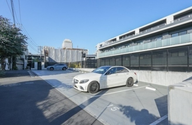 ALTERNA護国寺の駐車場