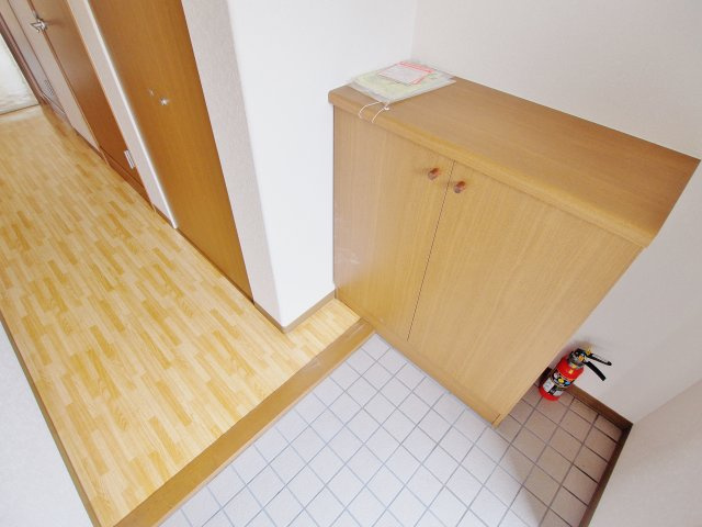 メゾンR２１７の玄関
