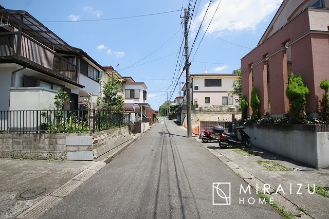 【前面道路含む現地写真】 | 前面道路☆運転が不安な方も安心な前面道路、きちんと幅員のある道路は女性にも安心です。整備されている道路は気持ちも良いですね♪