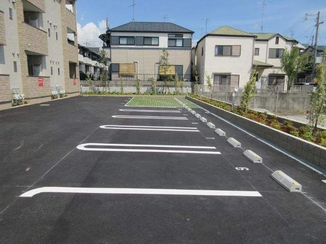 グレイスヒルズ　ウエガハラⅡの駐車場