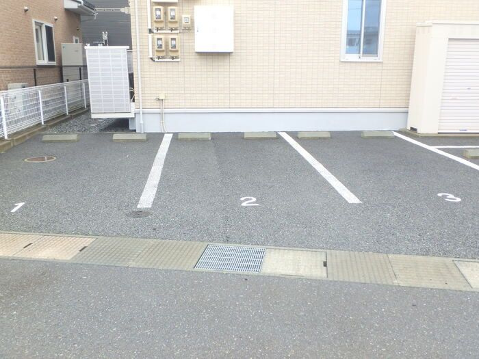 セジュールリュンヌの駐車場