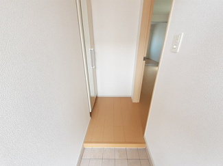 【玄関】 | カサブランカＢ | 落ち着いた玄関です