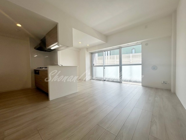 横浜市旭区二俣川２丁目の賃貸マンションの居間・リビング|広々としたリビング♪
※反転タイプ