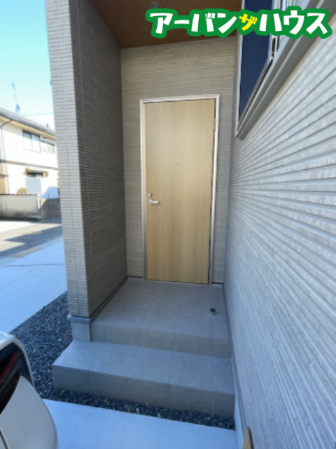 岡山市南区新保の一戸建ての玄関
