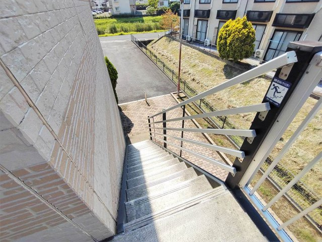 レオパレス源藤Ⅲのその他|外階段