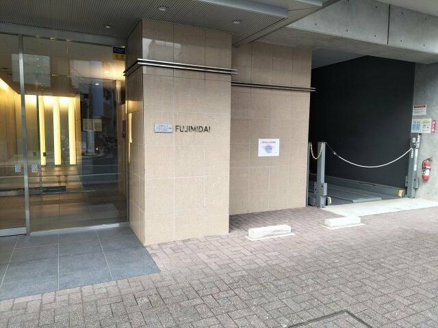 プラウドフラット富士見台のエントランス