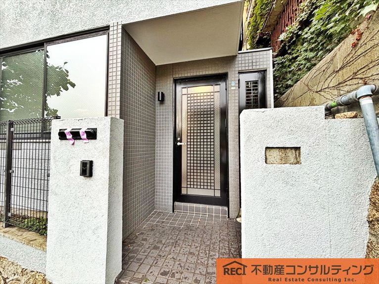 神戸市灘区五毛通3丁目　中古戸建のエントランス