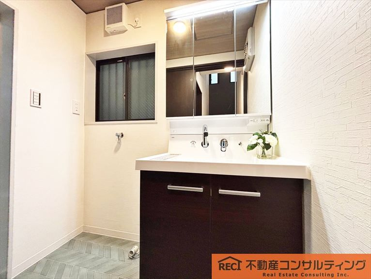 神戸市灘区五毛通3丁目　中古戸建の独立洗面台|ゆったり暮らせる神戸の緑豊かな住環境！