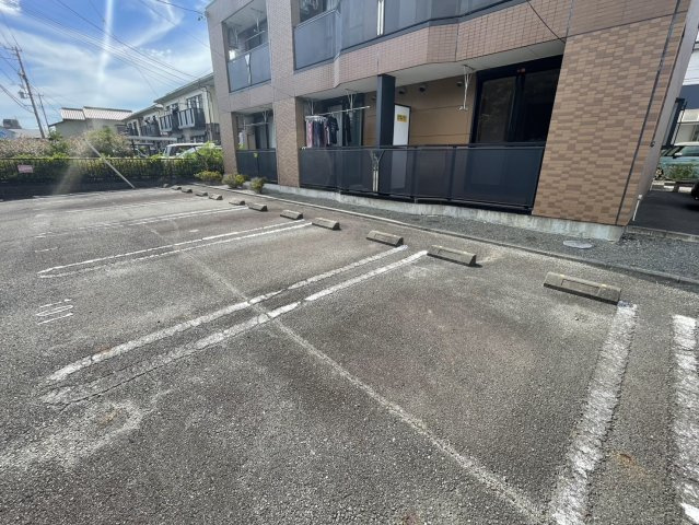 コンフォールの駐車場