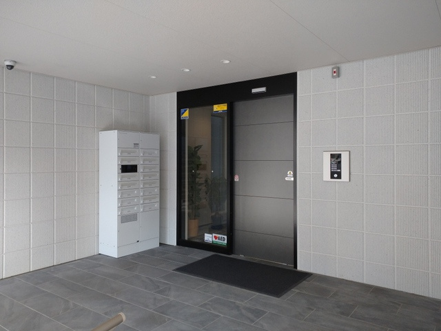 （シニア限定）ヘーベルVillage淵野辺のエントランス|オートロック・宅配BOX一体型郵便受け