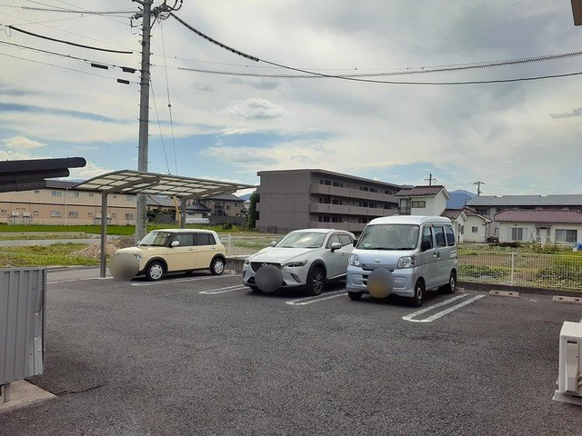 イリーデトウールの駐車場