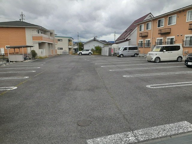 ノービレアビターレ　Ａの駐車場