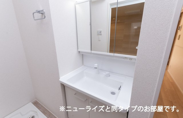 ヴィラ　ノーチェの洗面所