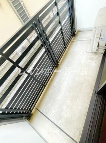 レオネクストつるせ壱番館のバルコニー