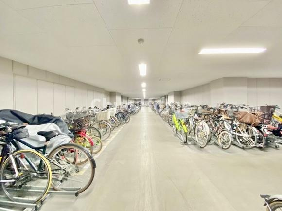 ガレリアグランデの駐輪場|【自転車置き場】最新の空き状況や費用などの詳細は担当スタッフまでお問い合わせください。