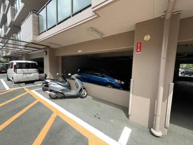 グリーンコーポ富田林の駐車場