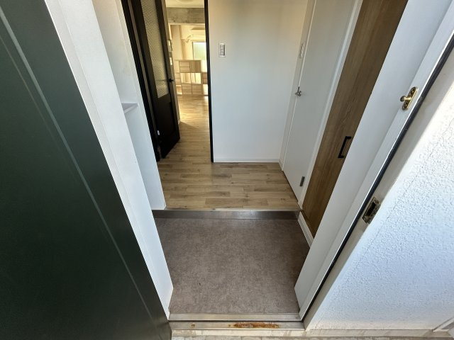 YKハイツ旭が丘の玄関