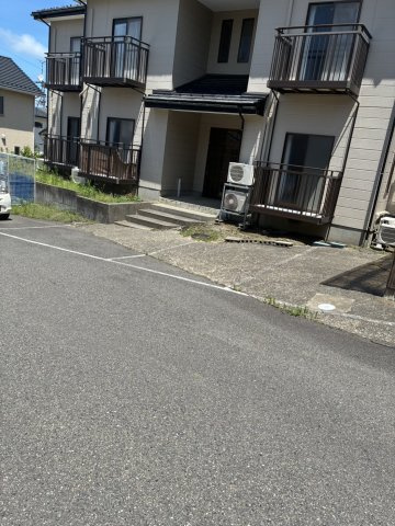 ハイツゆりの駐車場