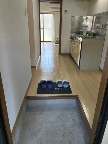 ハイツゆりの玄関
