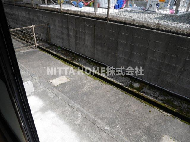 福知山市字前田のアパートのバルコニー|専用テラスがついています◎