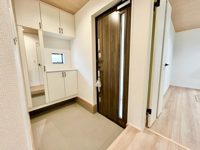 【仲介手数料無料】川越市霞が関北１５期の玄関|収納もある玄関です