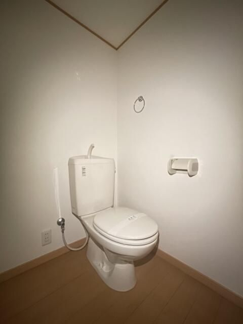 横浜市西区藤棚町２丁目のアパートのトイレ