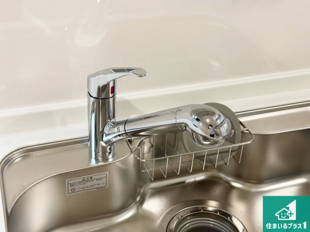 ♦高石市羽衣　第1期　新築一戸建ての設備|浄水器を内蔵！炊飯時、お茶を作る時に安心してお水を使えます！お湯と冷水、浄水と原水、シャワーの切替えもワンタッチです！