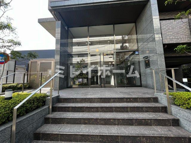 ルーブル仲六郷壱番館のエントランス