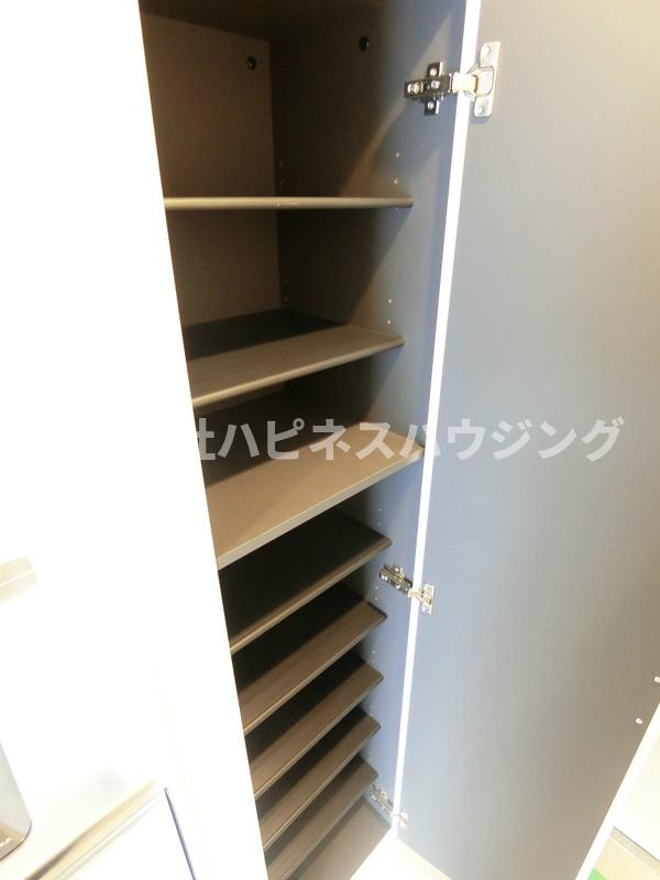 リブリ・柏明原の玄関