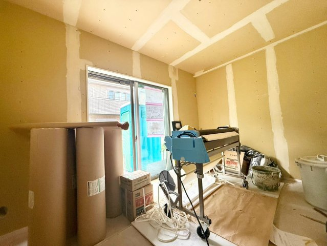 杉並区久我山5丁目　新築戸建の洋室|2026.08.03撮影

現地ご見学希望・資料請求などお気軽にお問い合わせ下さい！
03-5990-5201