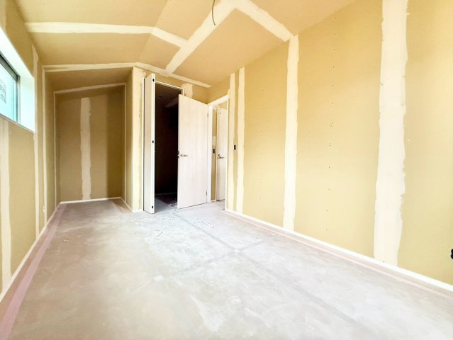 杉並区久我山5丁目　新築戸建の洋室|2026.08.03撮影

現地ご見学希望・資料請求などお気軽にお問い合わせ下さい！
03-5990-5201