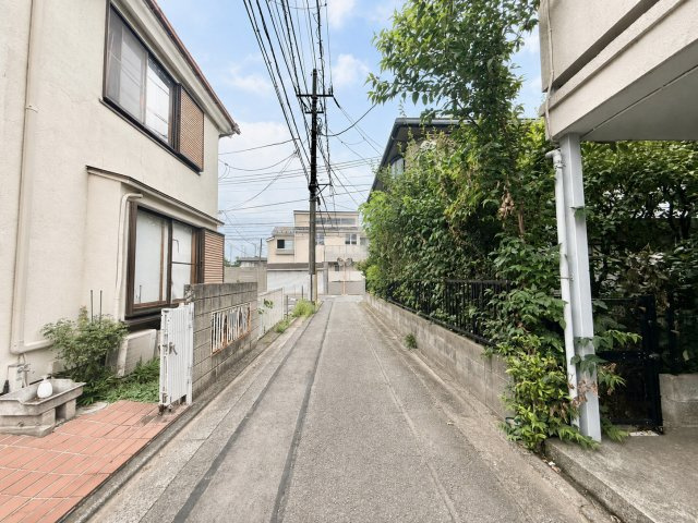 杉並区久我山5丁目　新築戸建の前面道路含む現地写真|2026.08.03撮影

現地ご見学希望・資料請求などお気軽にお問い合わせ下さい！
03-5990-5201