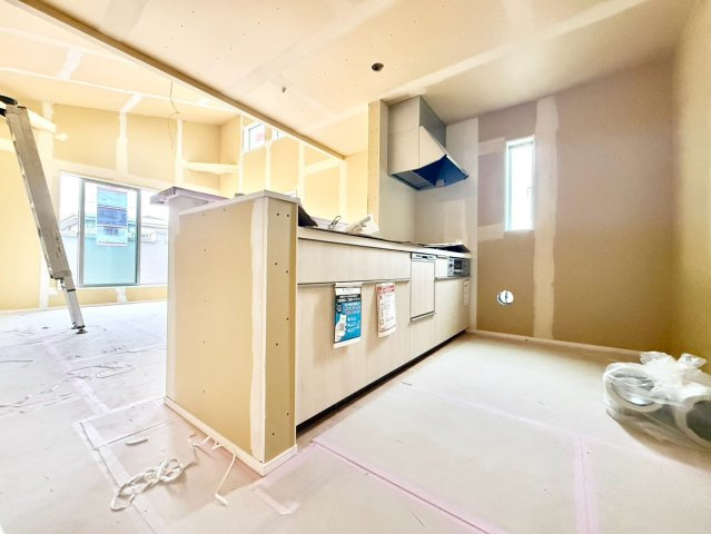 杉並区久我山5丁目　新築戸建のキッチン|2026.08.03撮影

現地ご見学希望・資料請求などお気軽にお問い合わせ下さい！
03-5990-5201