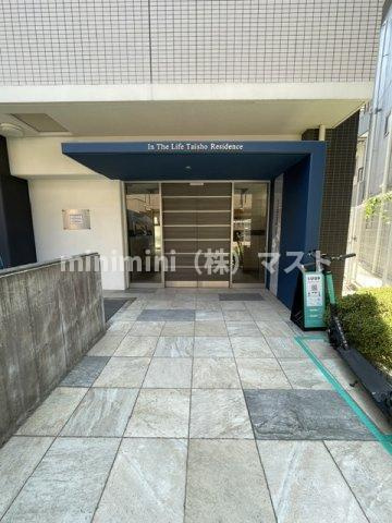大阪市大正区三軒家東１丁目の賃貸マンションのエントランス