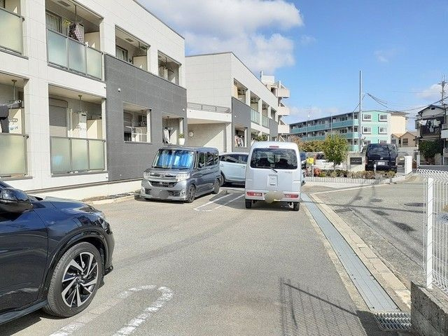ノーブル　スクエアの駐車場