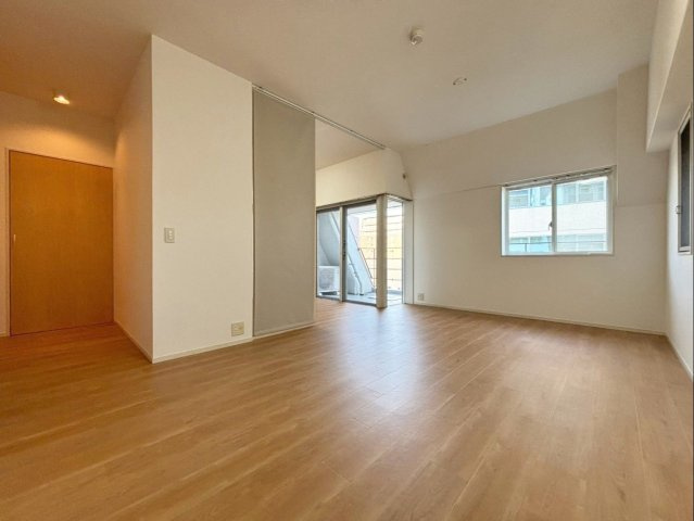 オーテモンウェルリバーテラス　赤坂小学校区の居間・リビング|オーテモンウェルリバーテラス