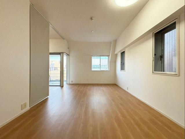 オーテモンウェルリバーテラス　赤坂小学校区の居間・リビング|オーテモンウェルリバーテラス