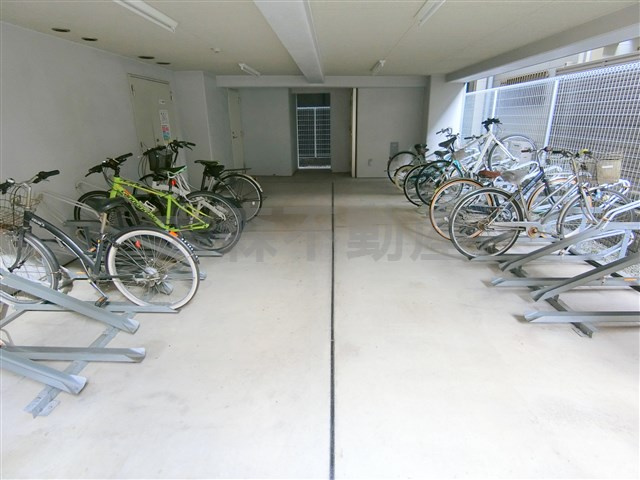 セントパレス南大井のその他共用部分|屋根付きラック式の駐輪場