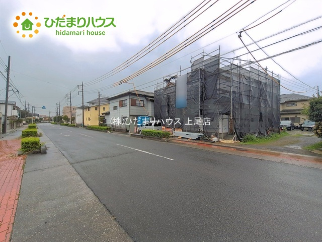 上尾市地頭方564番　新築戸建　ハートフルBの前面道路含む現地写真|9/9撮影