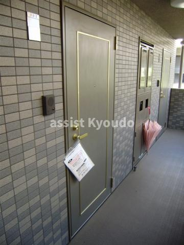 世田谷区経堂１丁目の賃貸マンションの玄関|※同物件の参考写真です
