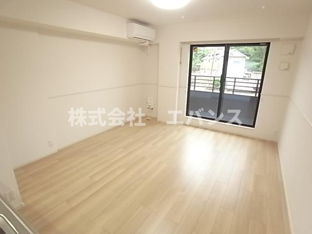 【居間・リビング】 | グランディール | こちらの居間で趣味の時間をお楽しみください