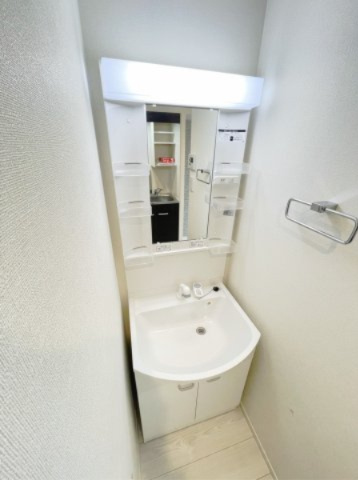 練馬区富士見台３丁目のアパートの独立洗面台|同仕様