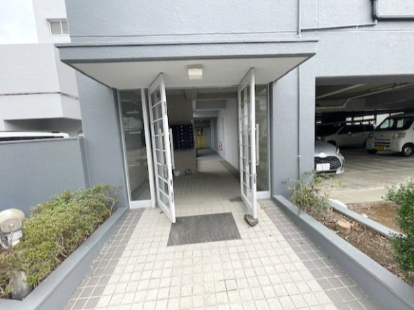 リブレス坂戸関間のエントランス