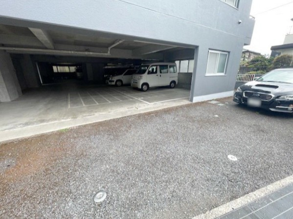 リブレス坂戸関間の駐車場